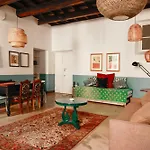 Charming Apartment In Monti, Steps To Colosseum