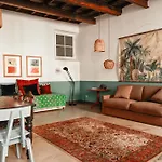 Charming Apartment In Monti, Steps To Colosseum