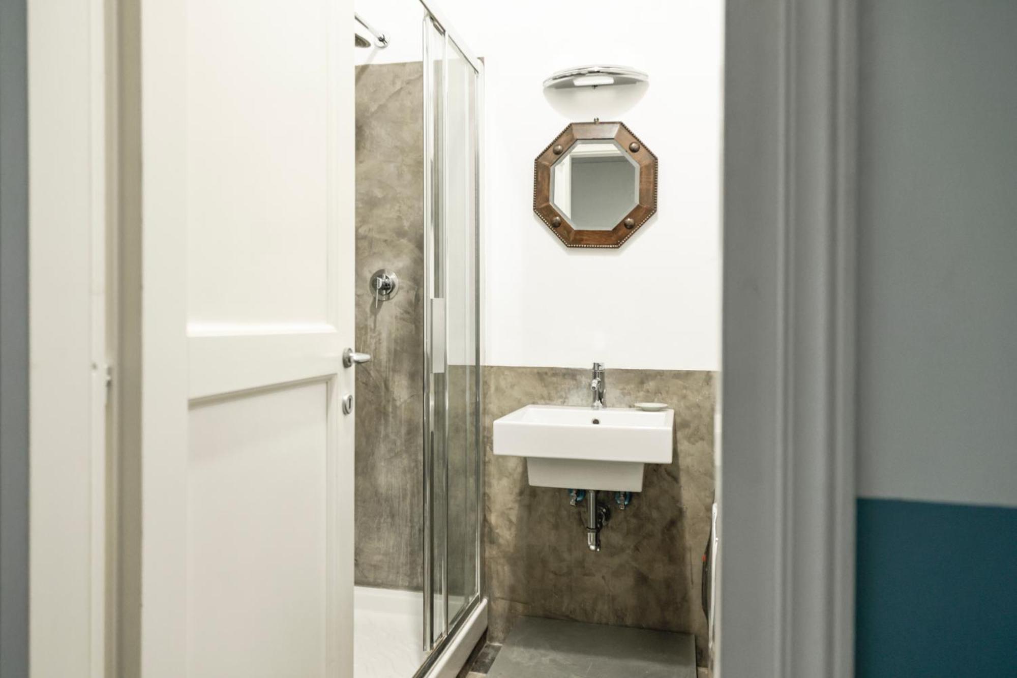 Charming In Monti, Steps To Colosseum Apartment
