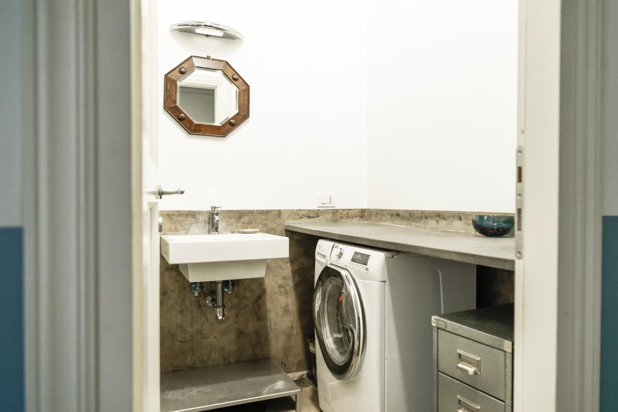 Charming In Monti, Steps To Colosseum Apartment *