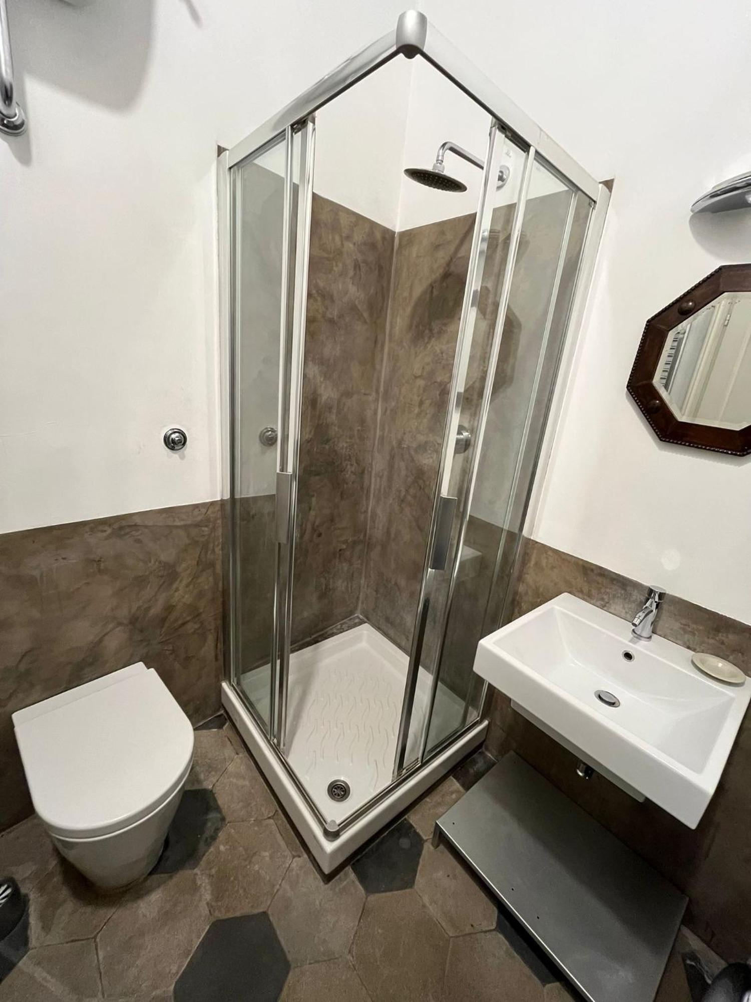 Charming In Monti, Steps To Colosseum Apartment Rom